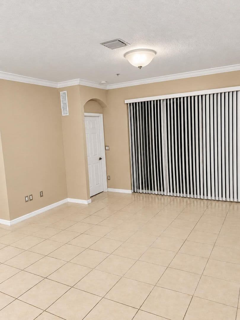 WINDERMERE House: LS-1025