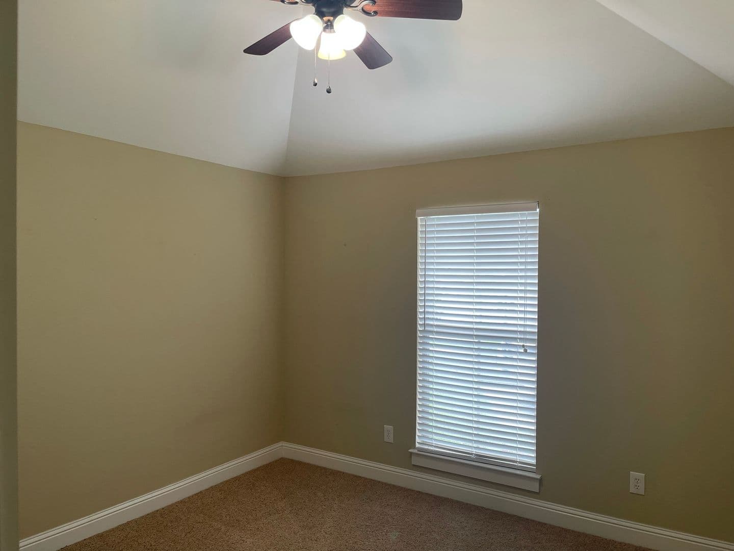 Mobile House: 13 Breydon Court