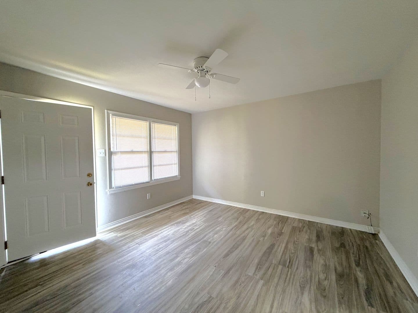 Mobile House: 6855 Victor Road