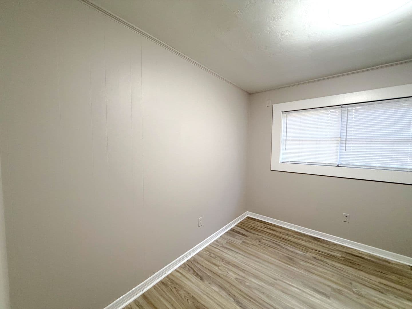 Mobile House: 6855 Victor Road
