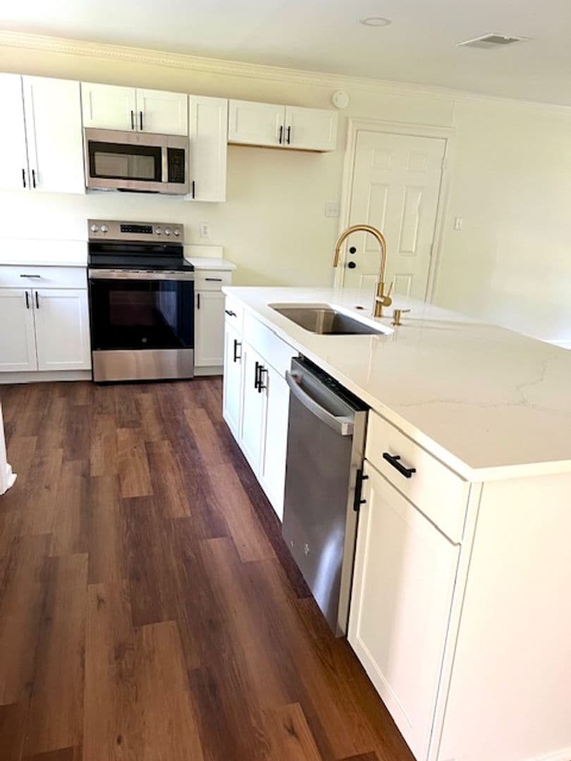 Mobile House: 4113 Canal Circle E