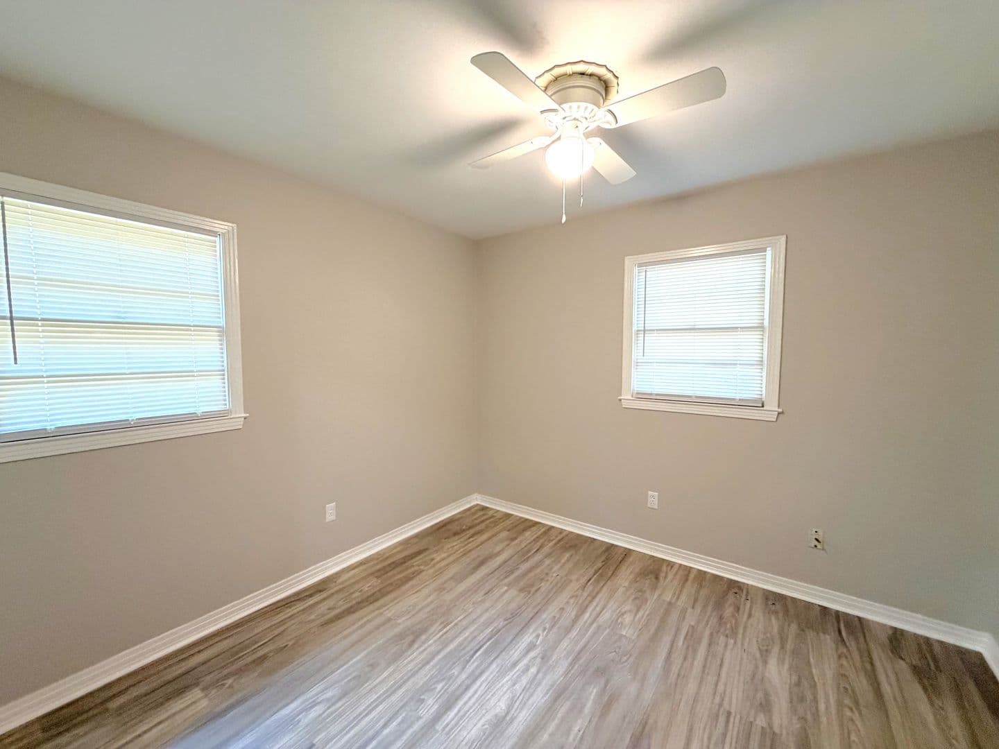 Mobile House: 6855 Victor Road