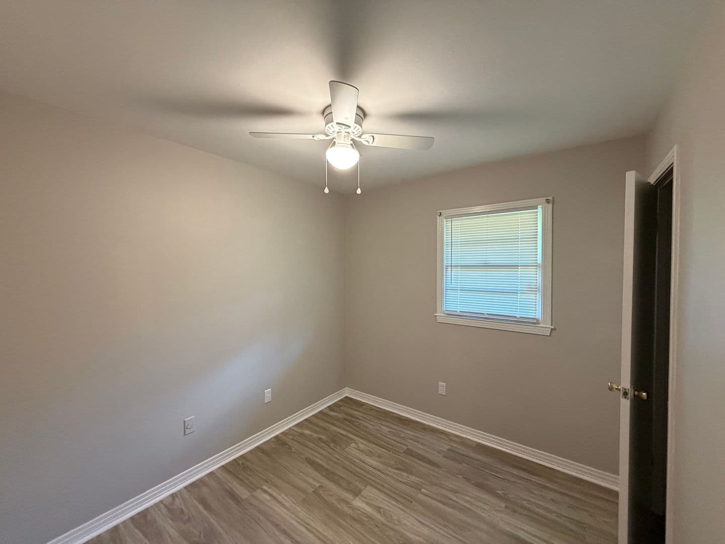 Mobile House: 6855 Victor Road