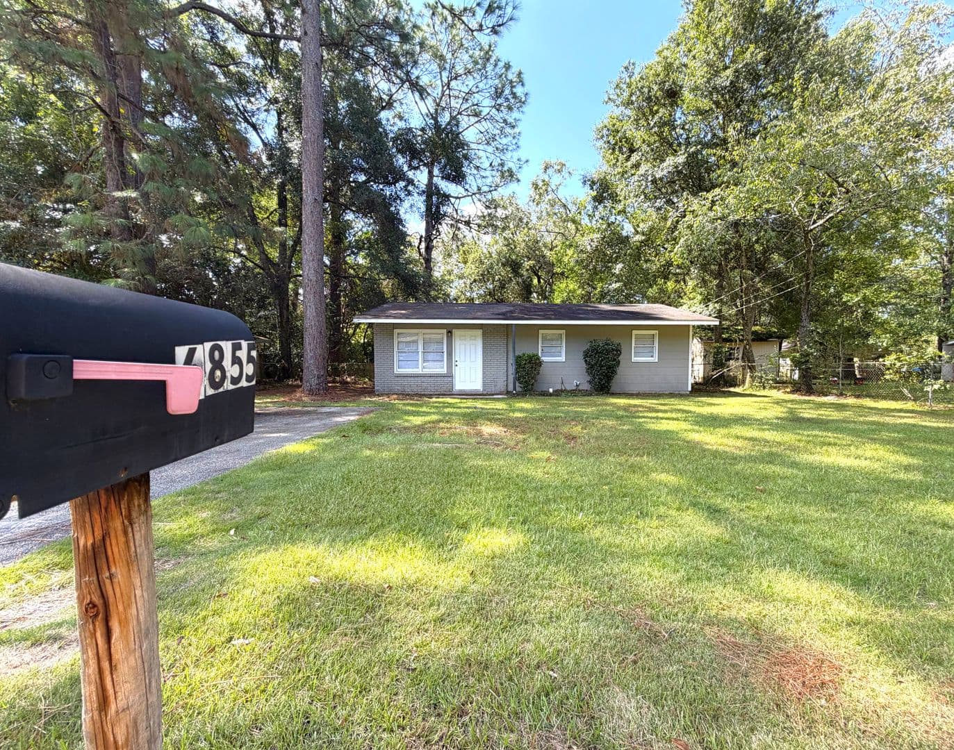 Mobile House: 6855 Victor Road