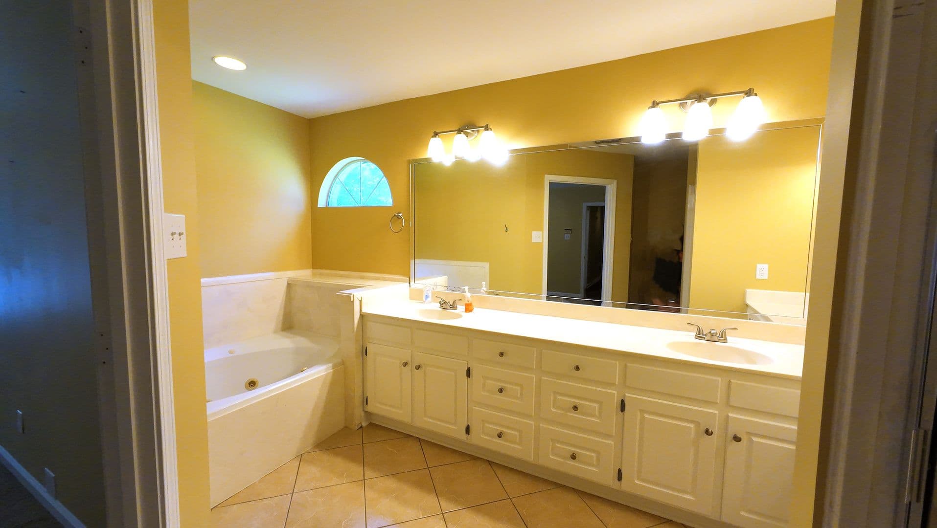 Mobile House: 7165 Ashmoor Drive N.