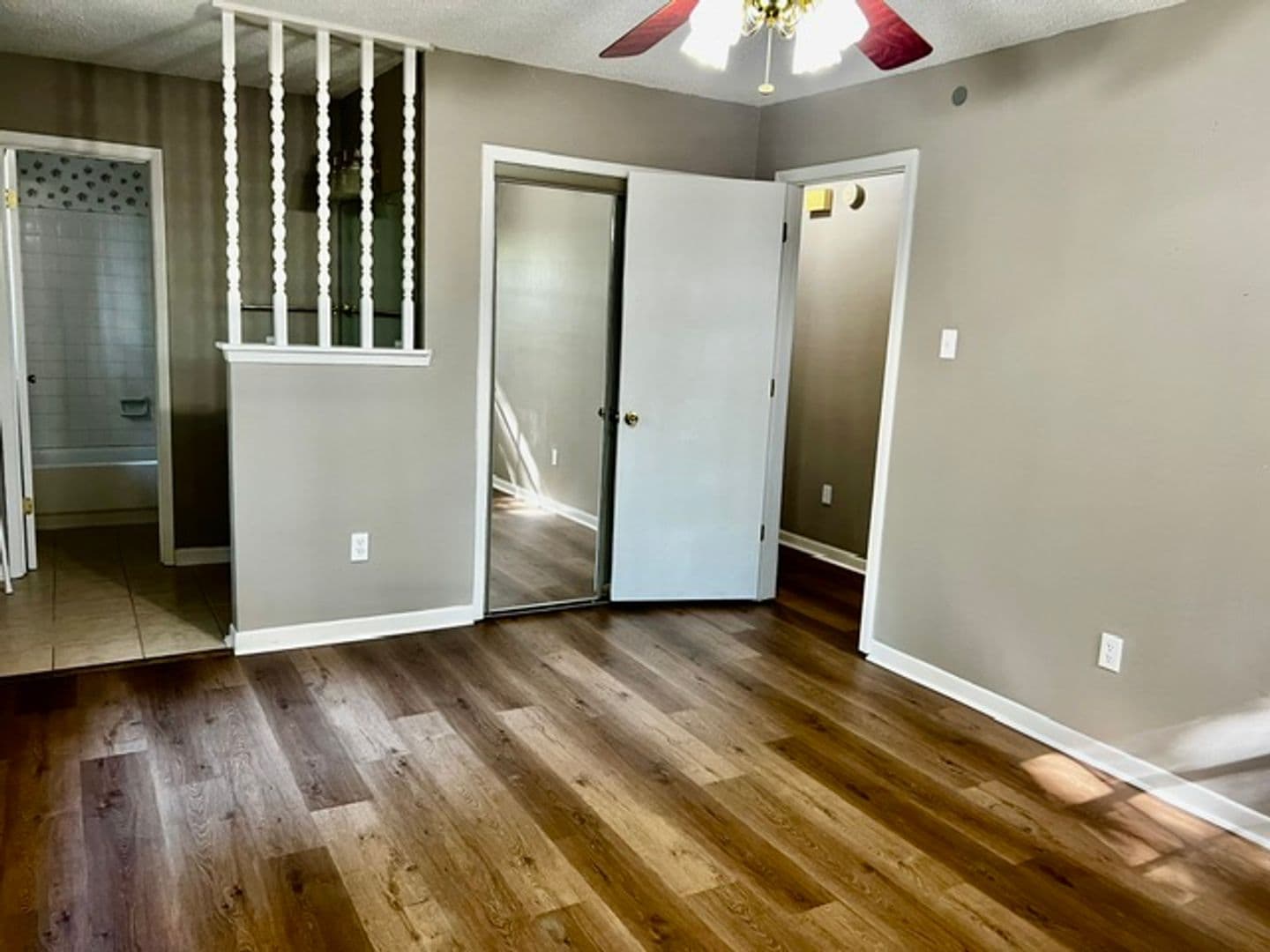 Mobile House: 7981 Musketeer Dr.
