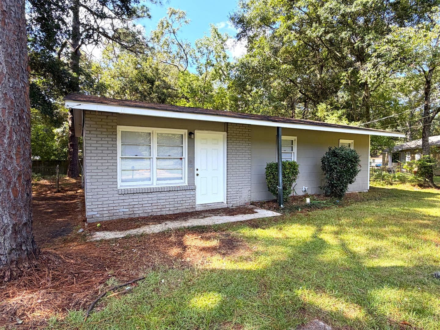 Mobile House: 6855 Victor Road