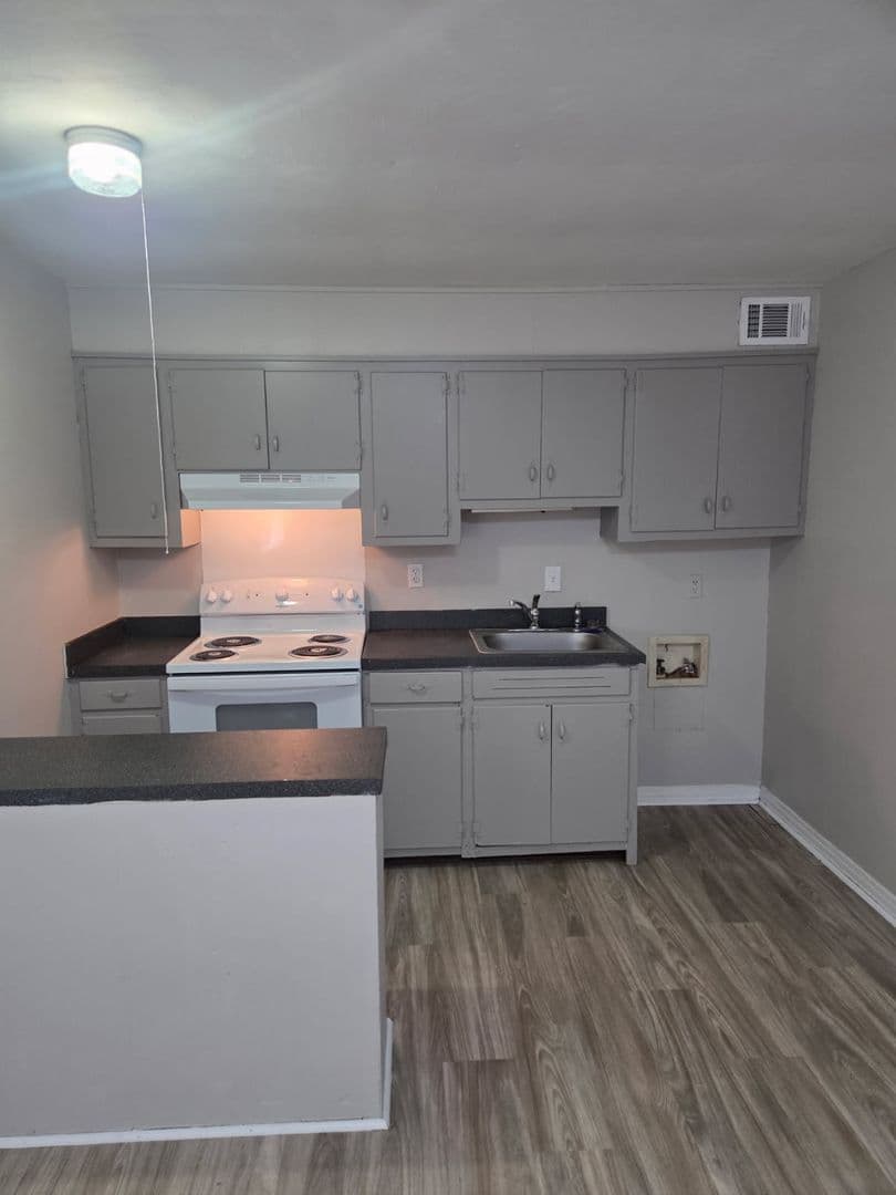 Mobile House: 6855 Victor Road