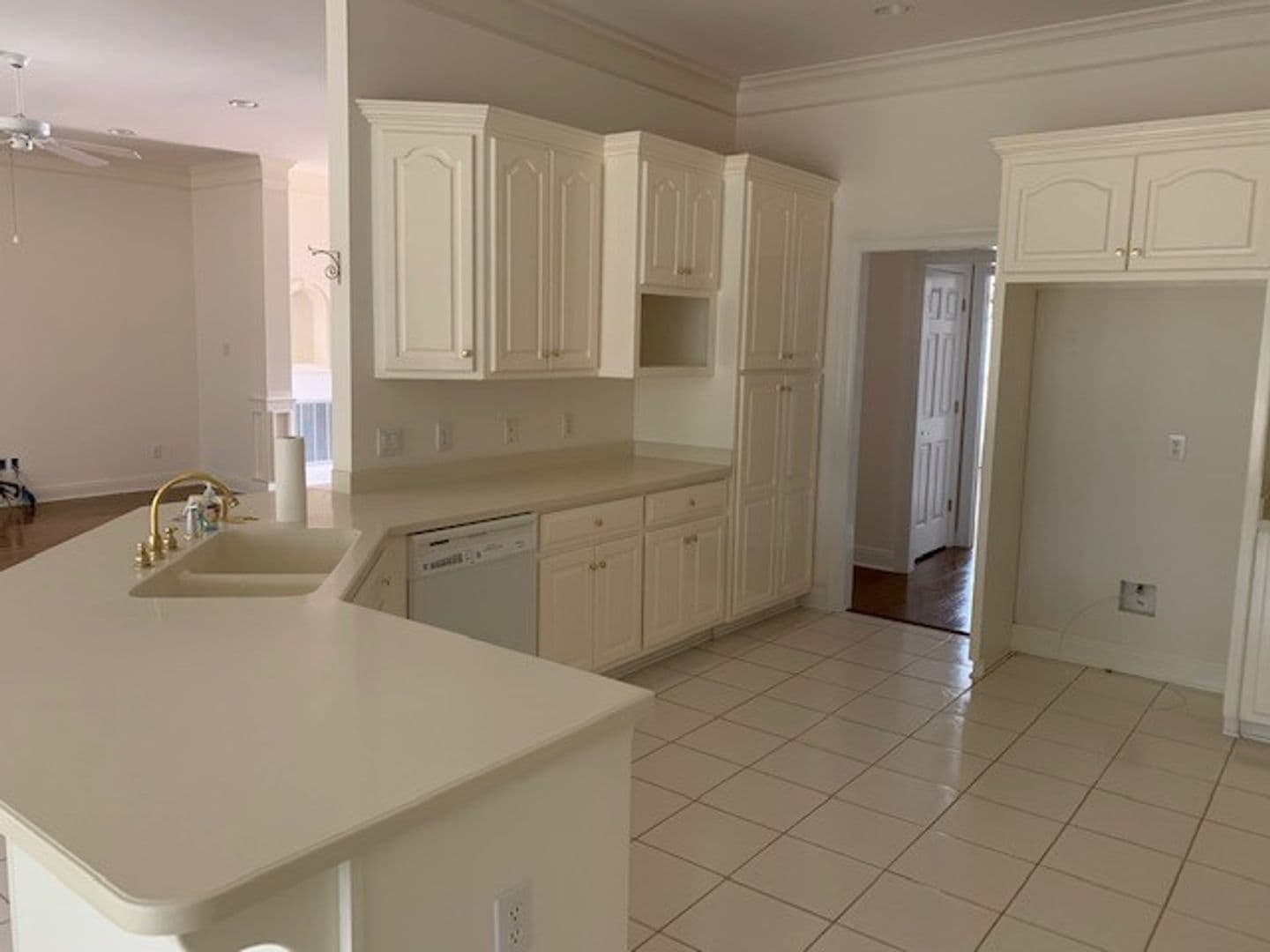 Mobile House: 3281 Benyard Dr.