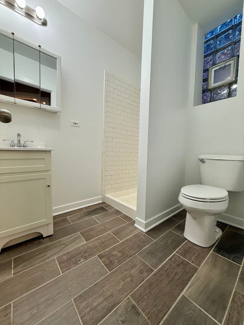 Chicago Apartment: 3728 S Parnell