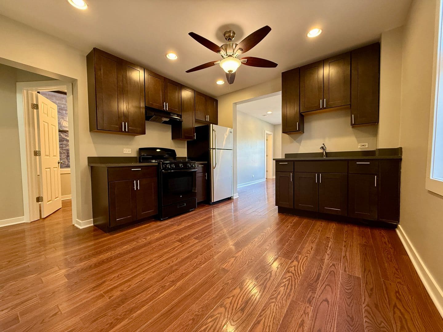 Chicago Apartment: 3728 S Parnell