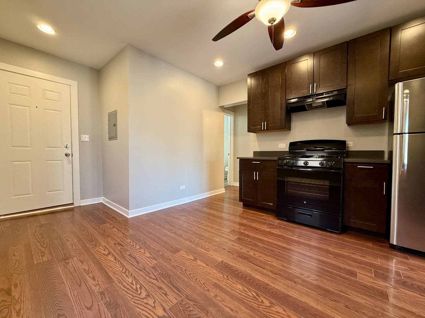 Chicago Apartment: 3728 S Parnell