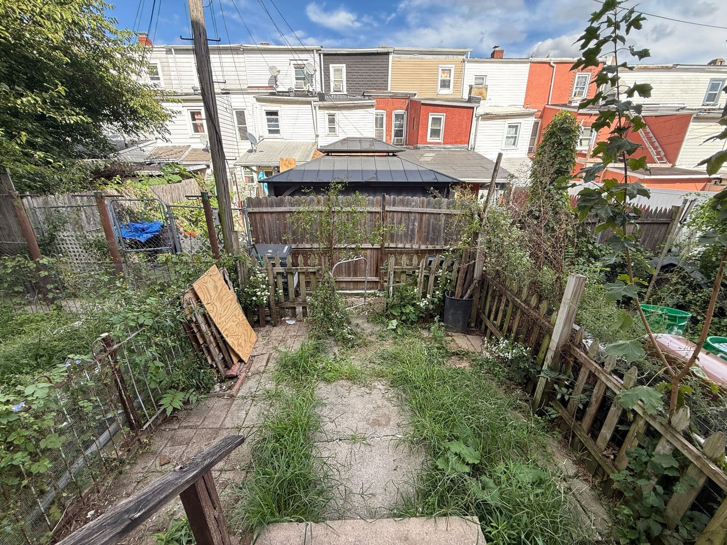 Allentown House: 525 1/2 Elliger Street