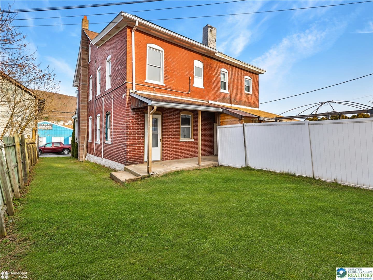 Nesquehoning House: 203 W Mill St