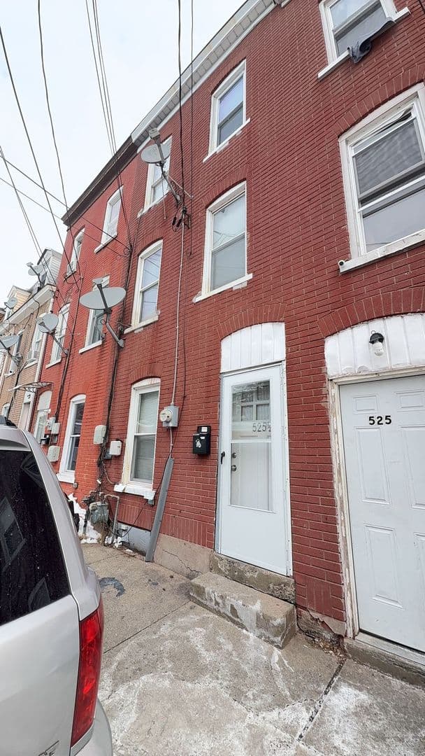 Allentown House: 525 1/2 Elliger Street