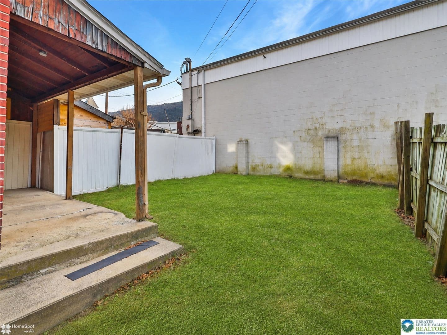 Nesquehoning House: 203 W Mill St