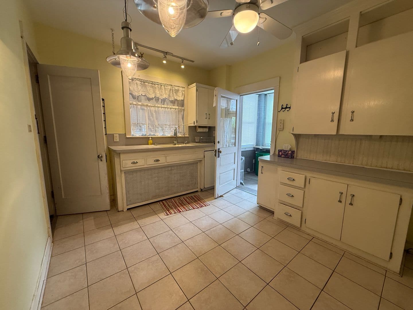 Allentown House: 1930 W Chew St.