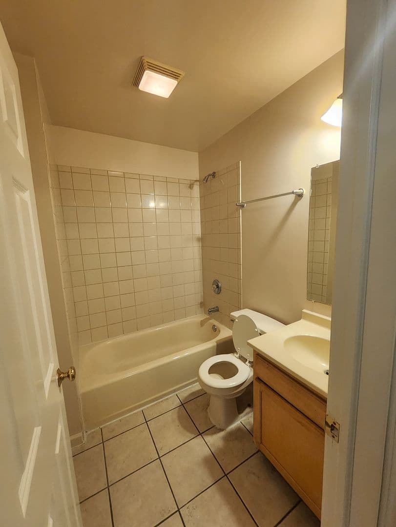 Chicago Apartment: 7001-7011 S Chappel Ave.