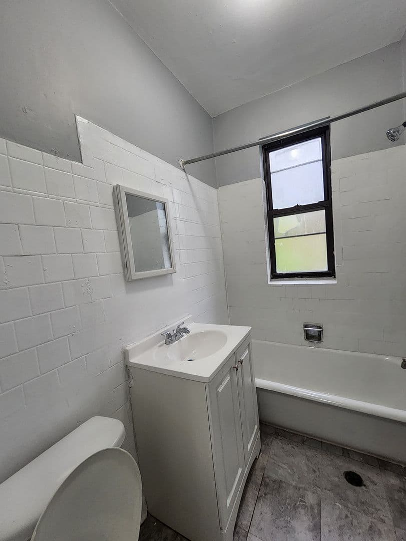 Chicago Apartment: 7131 S Bennett Ave.