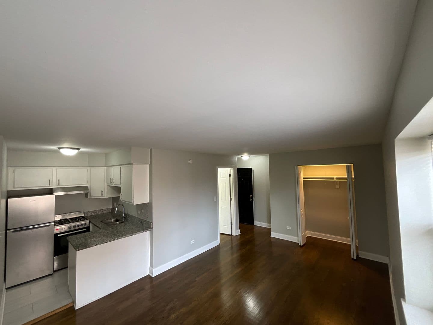 Chicago Apartment: 7733 S South Shore Dr.