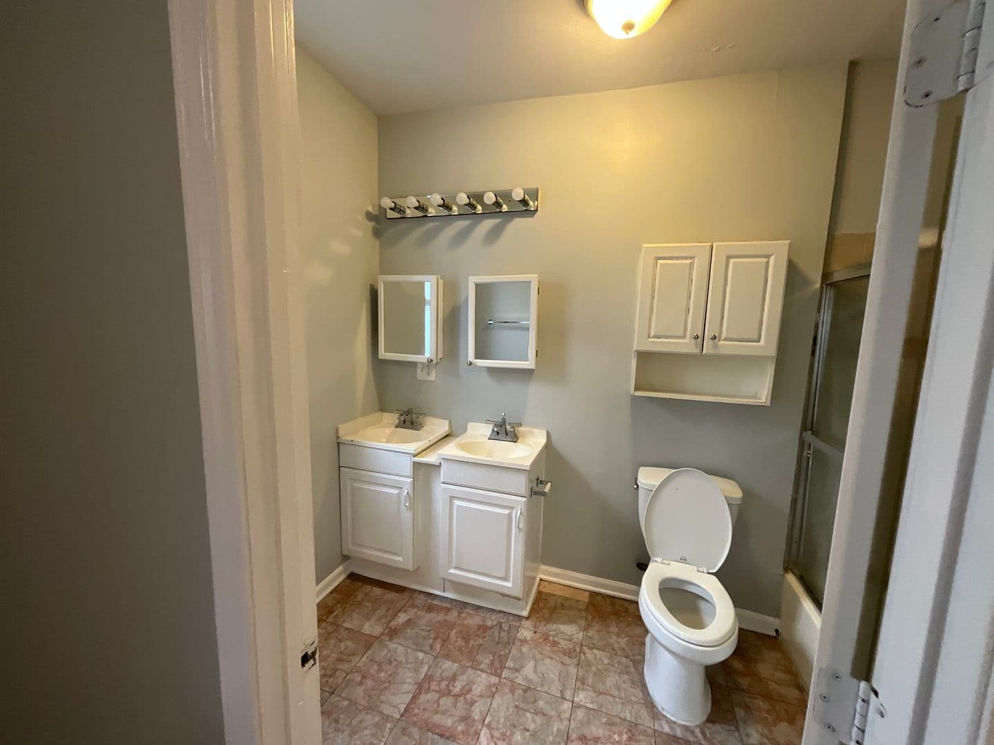 Chicago Apartment: 7419 S Colfax Ave.