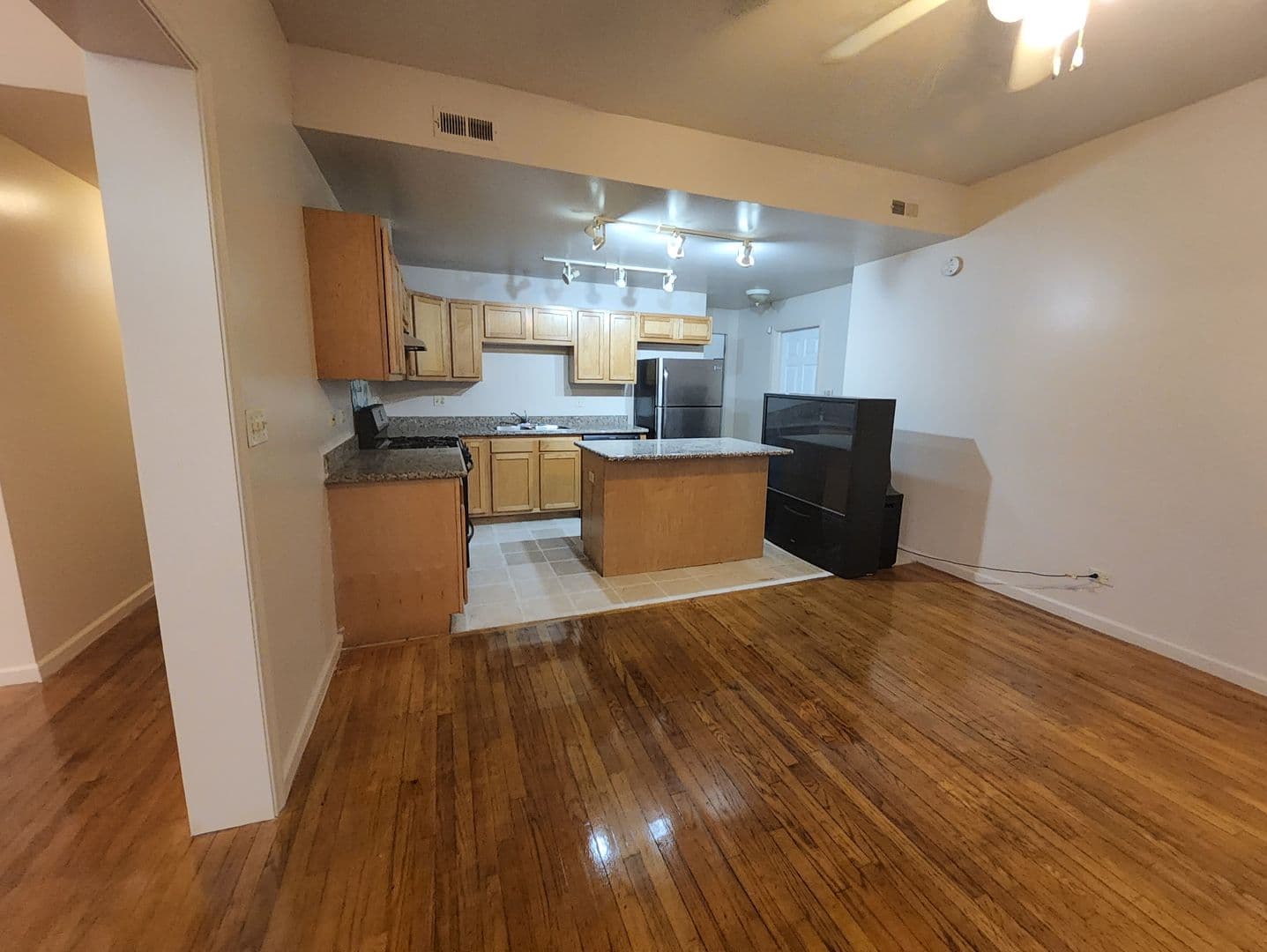 Chicago Apartment: 7001-7011 S Chappel Ave.