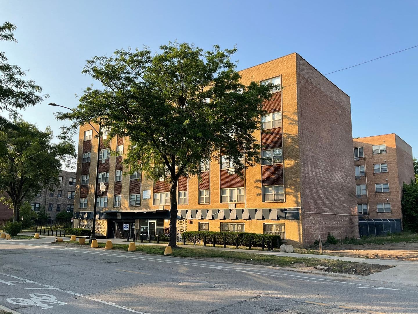 Chicago Apartment: 7733 S South Shore Dr.