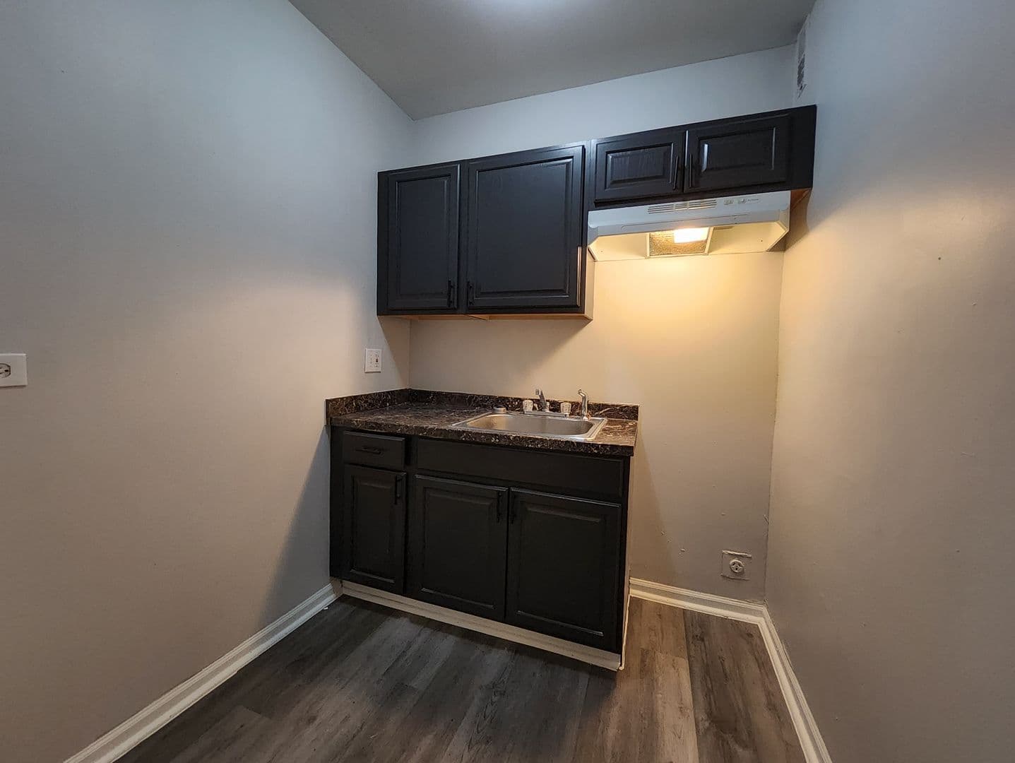 Chicago Apartment: 7048-50 s Merrill Ave.