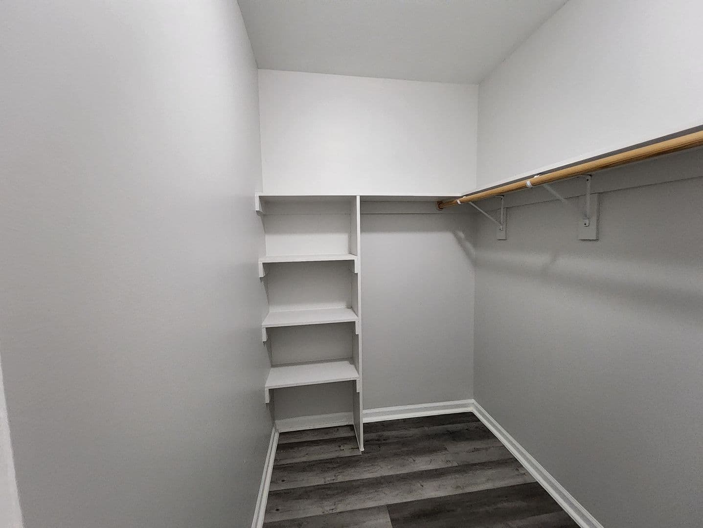 Chicago Apartment: 7048-50 s Merrill Ave.