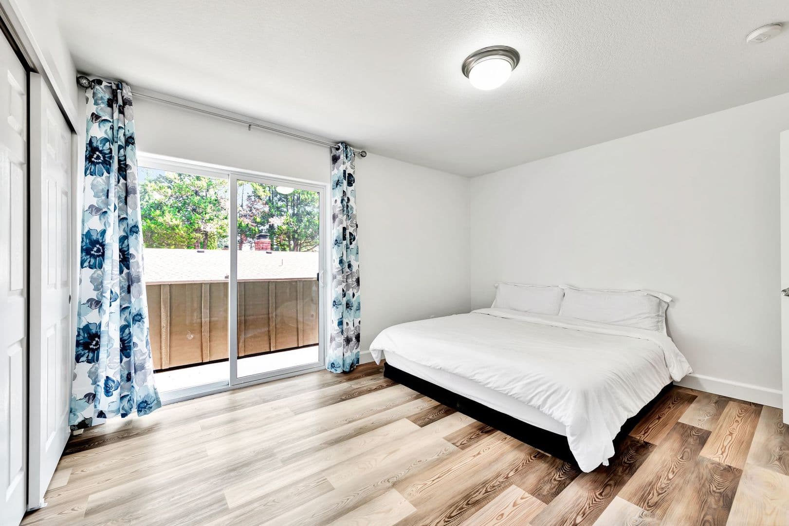 Portland Apartment: 17512-17572 SE Pine St.