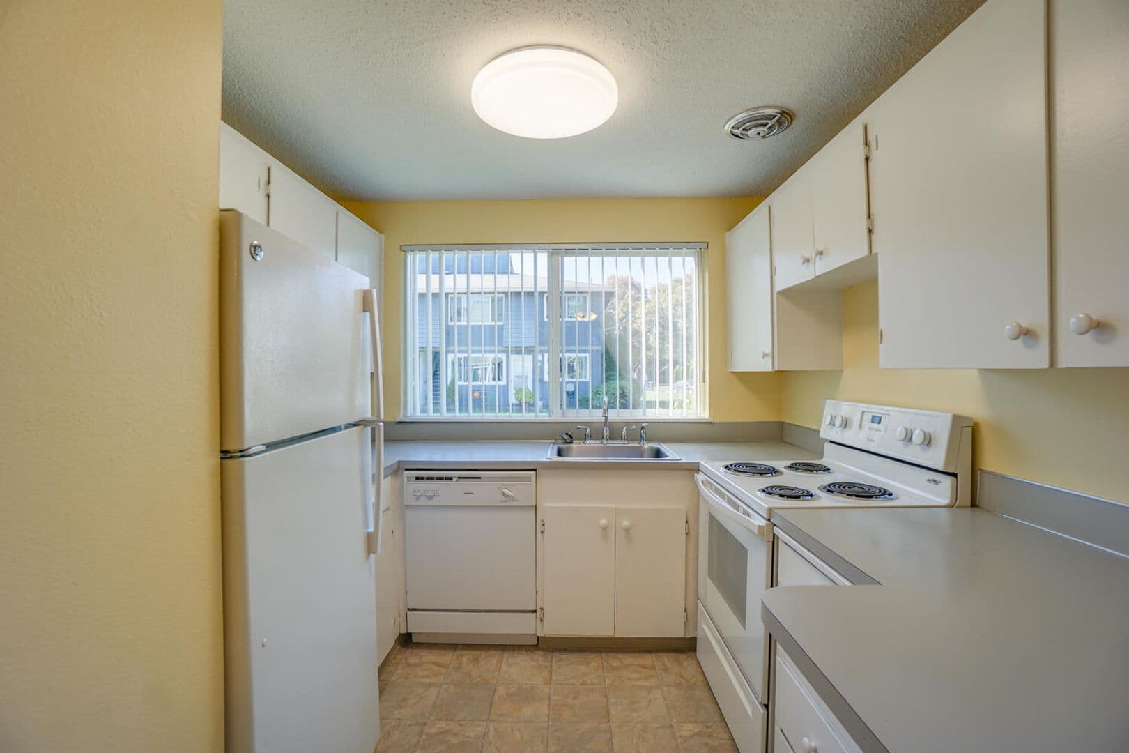 Fairview Apartment: 320 Lincoln Street