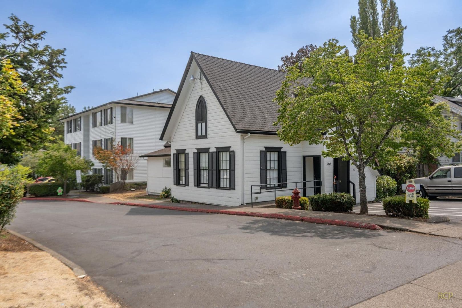 McMinnville Apartment: 230-282  SE Evans St