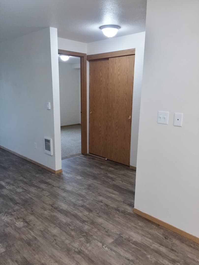 Estacada Apartment: 710 N Broadway St