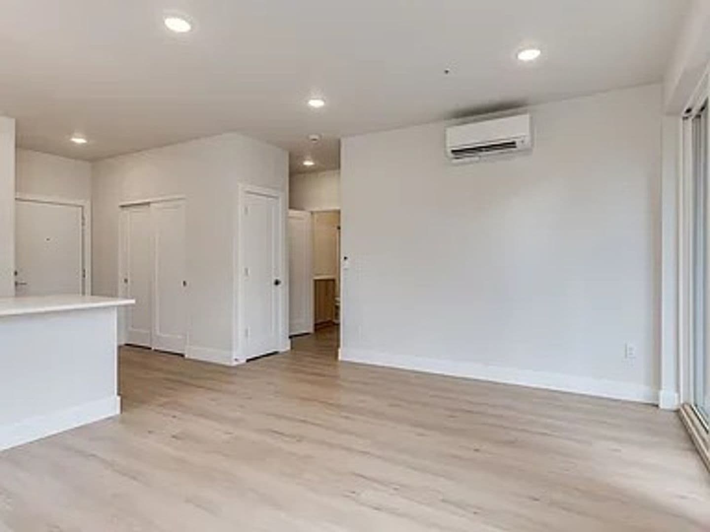 Portland Apartment: 4785 N. Albina Ave
