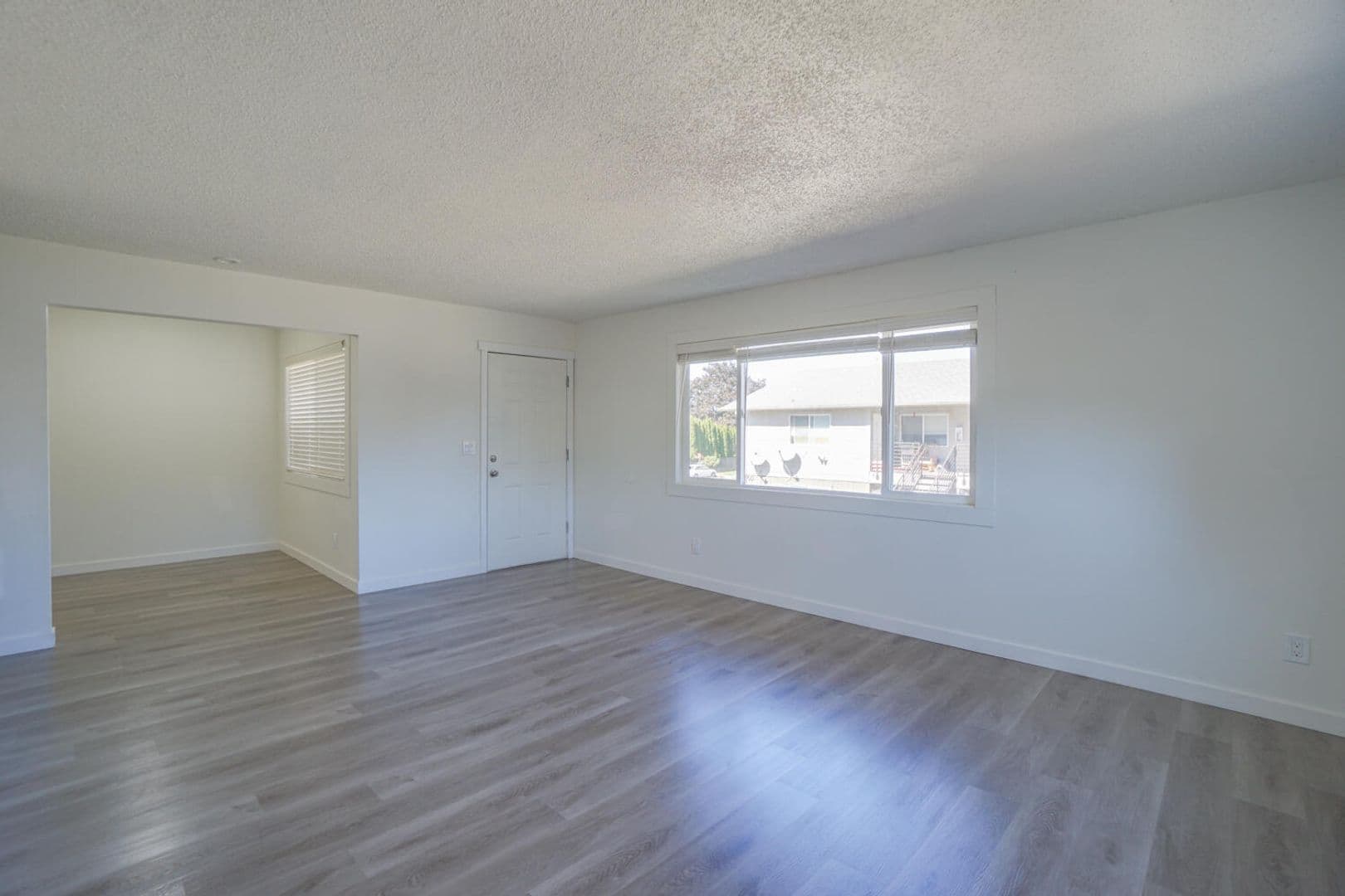 Estacada Apartment: 704 N Broadway St