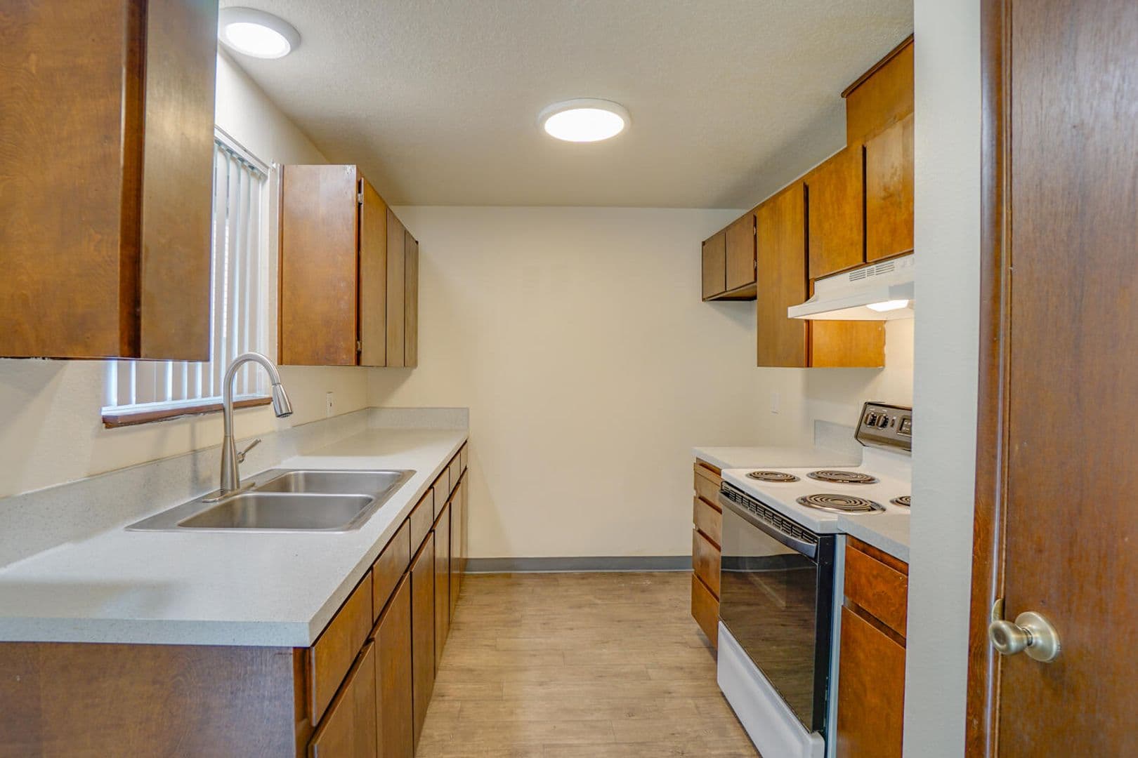 Forest Grove Apartment: 2747 20th Place
