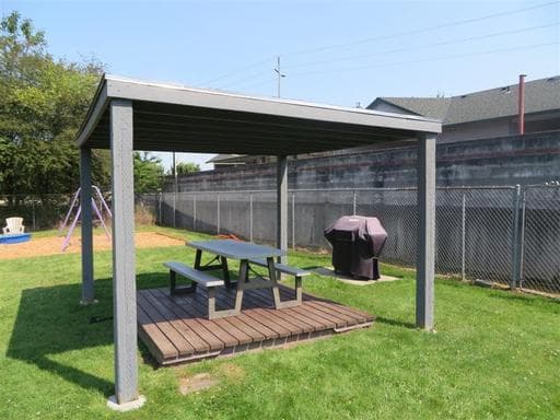 Fairview Apartment: 320 Lincoln Street