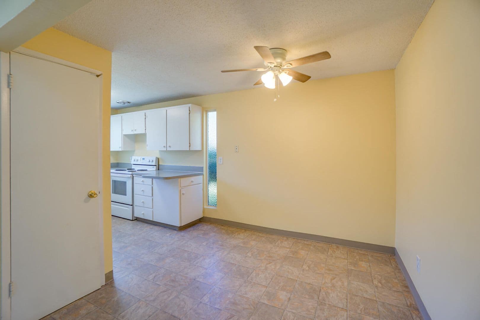 Fairview Apartment: 320 Lincoln Street