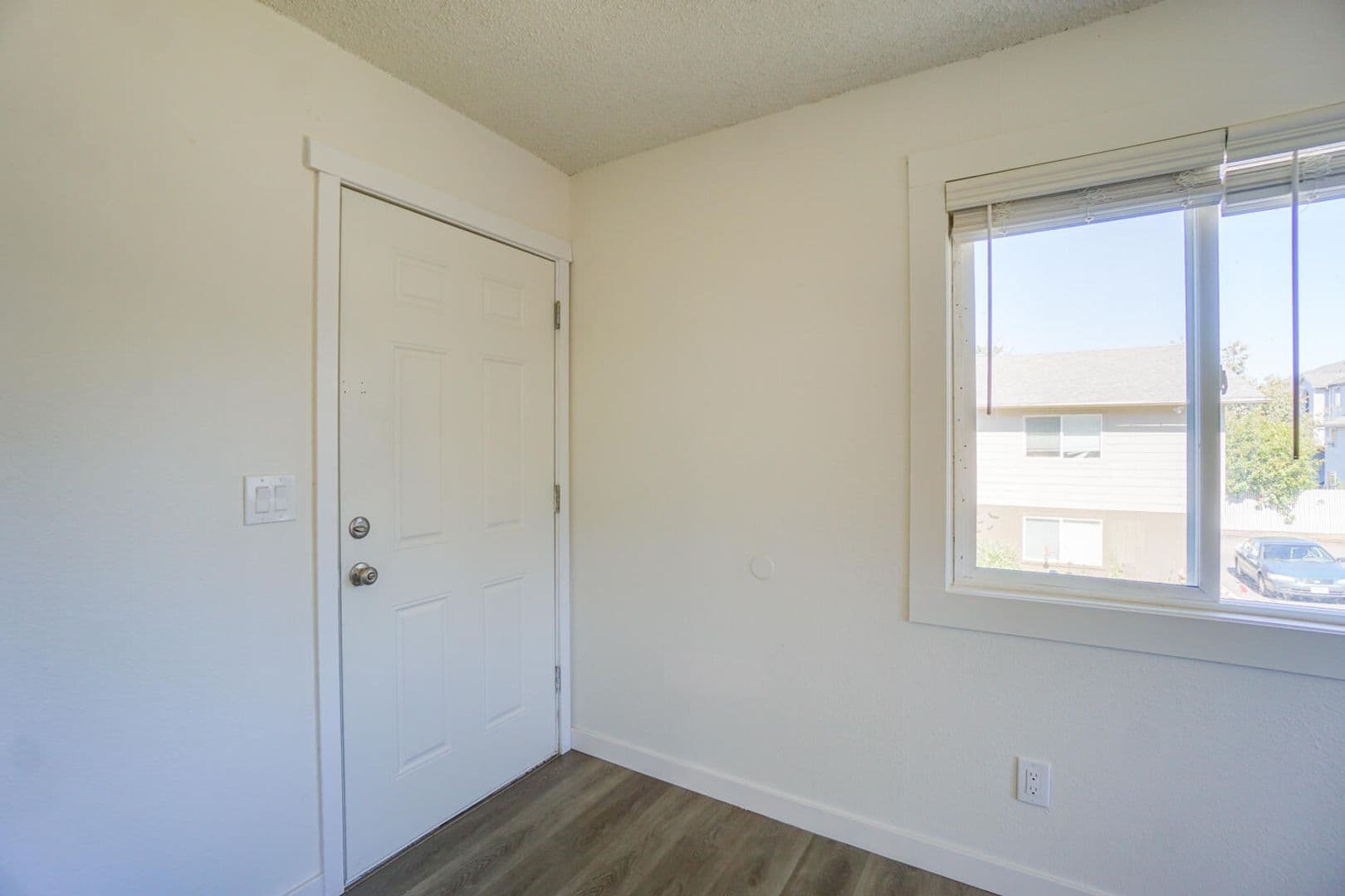 Estacada Apartment: 704 N Broadway St