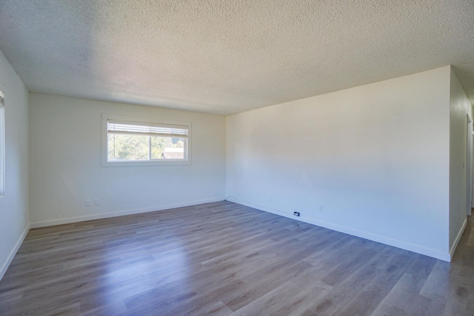 Estacada Apartment: 704 N Broadway St