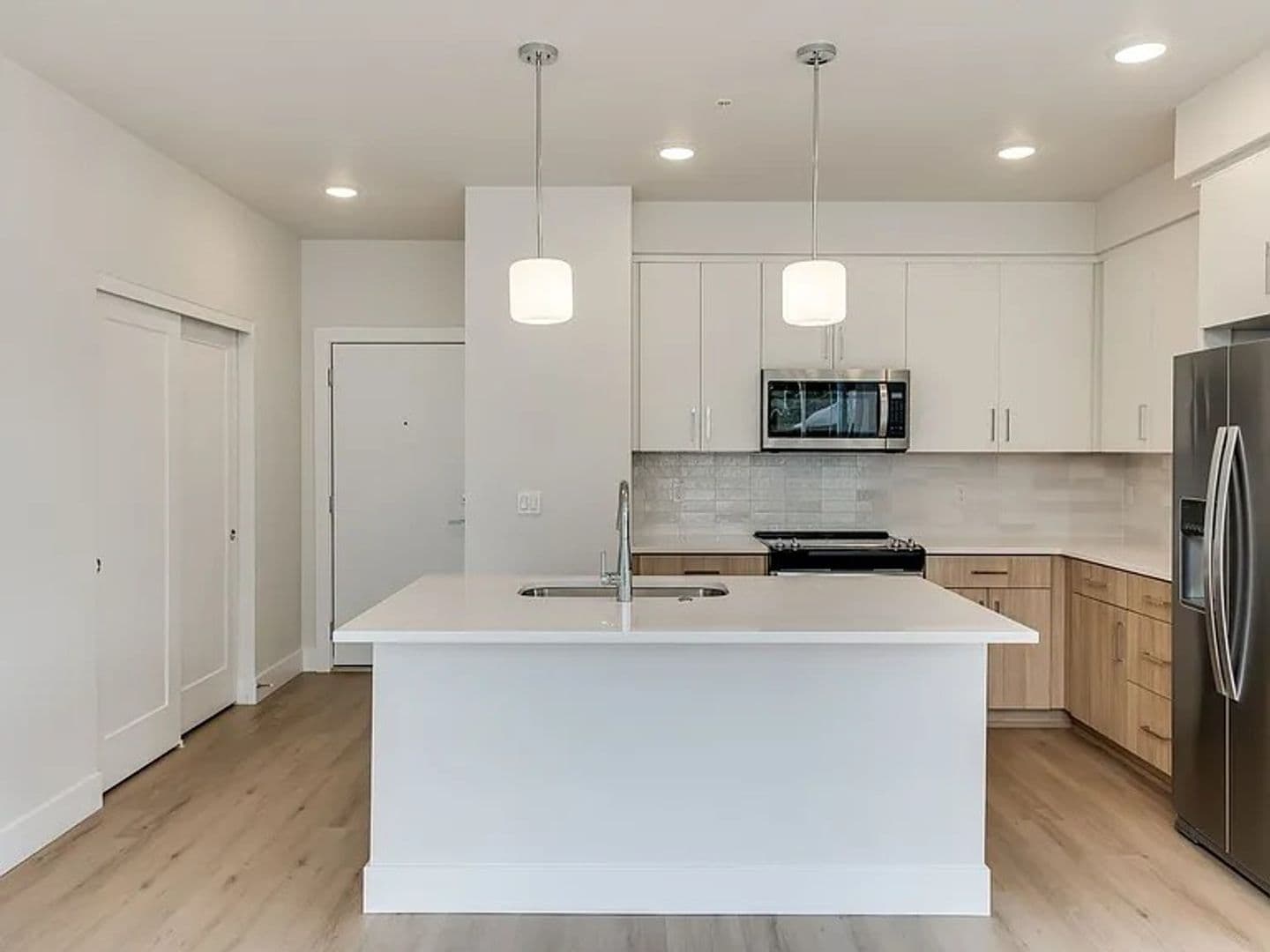 Portland Apartment: 4785 N. Albina Ave