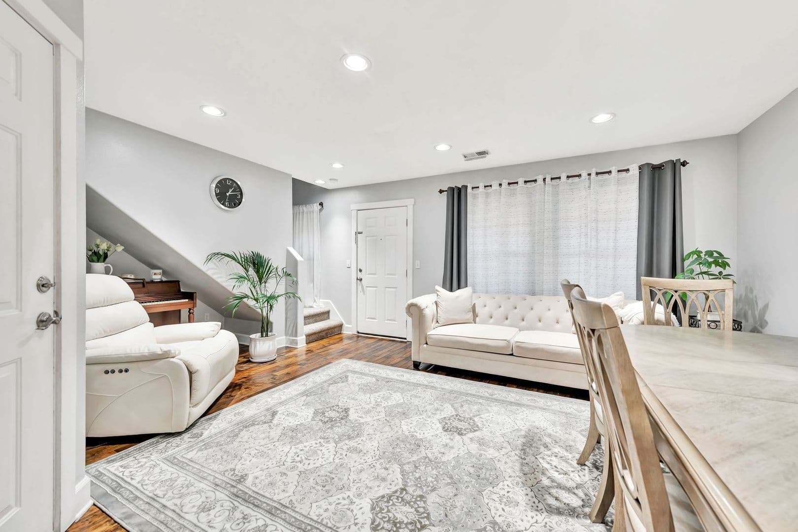 Portland Apartment: 17512-17572 SE Pine St.