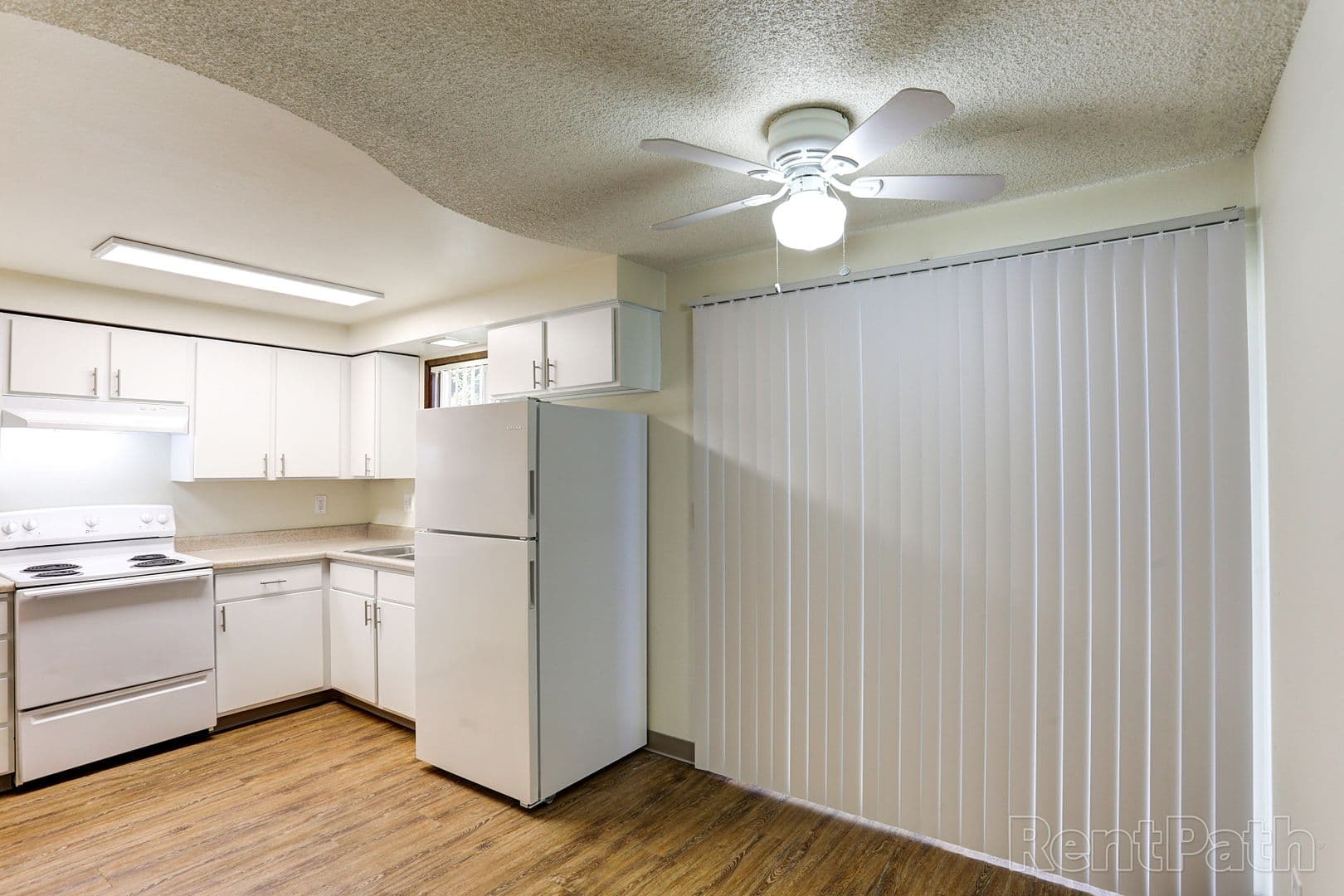 Saint Helens Apartment: 2375, 2405, 2415, 2475 Columbia Blvd.
