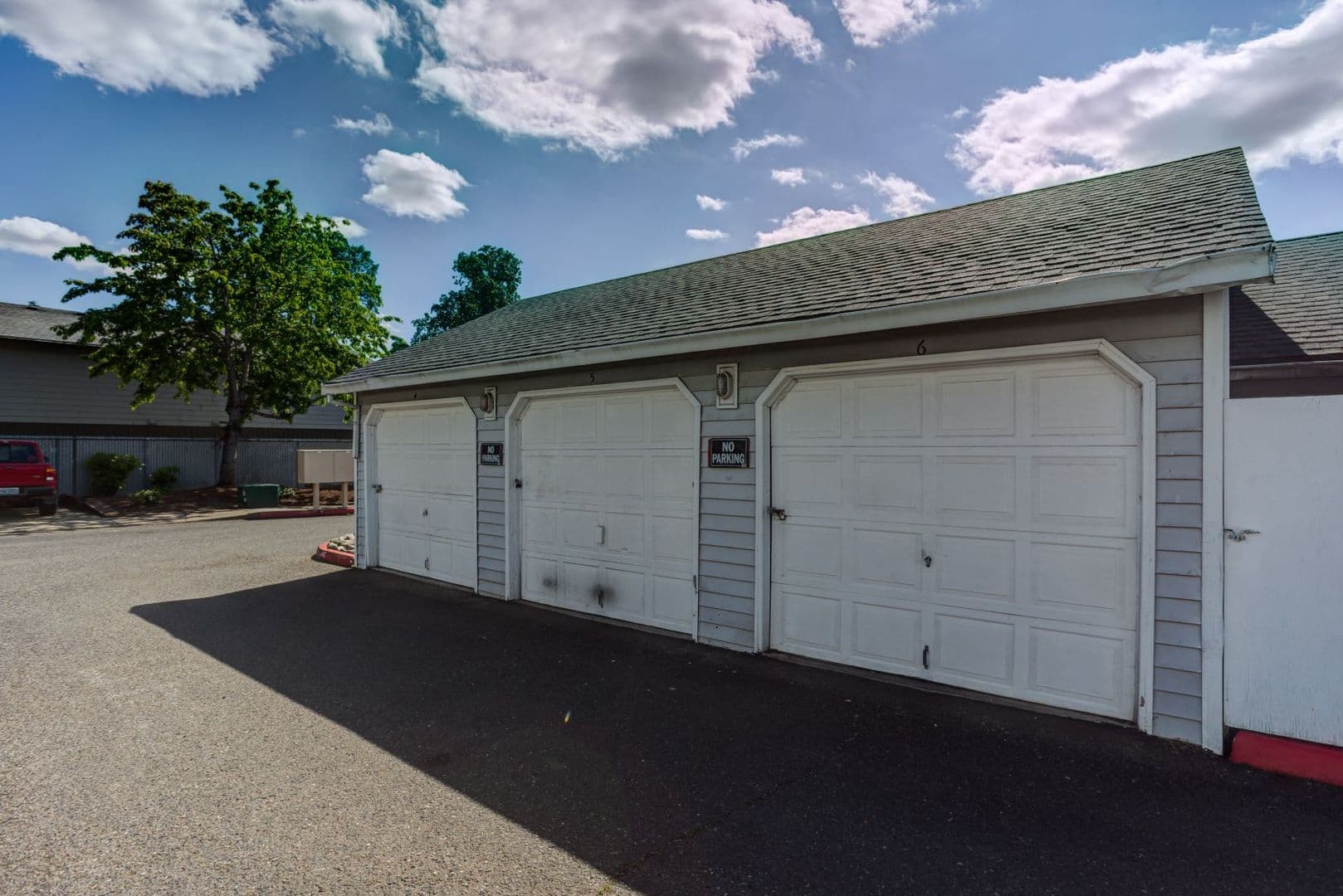 Estacada Apartment: 710 N Broadway St