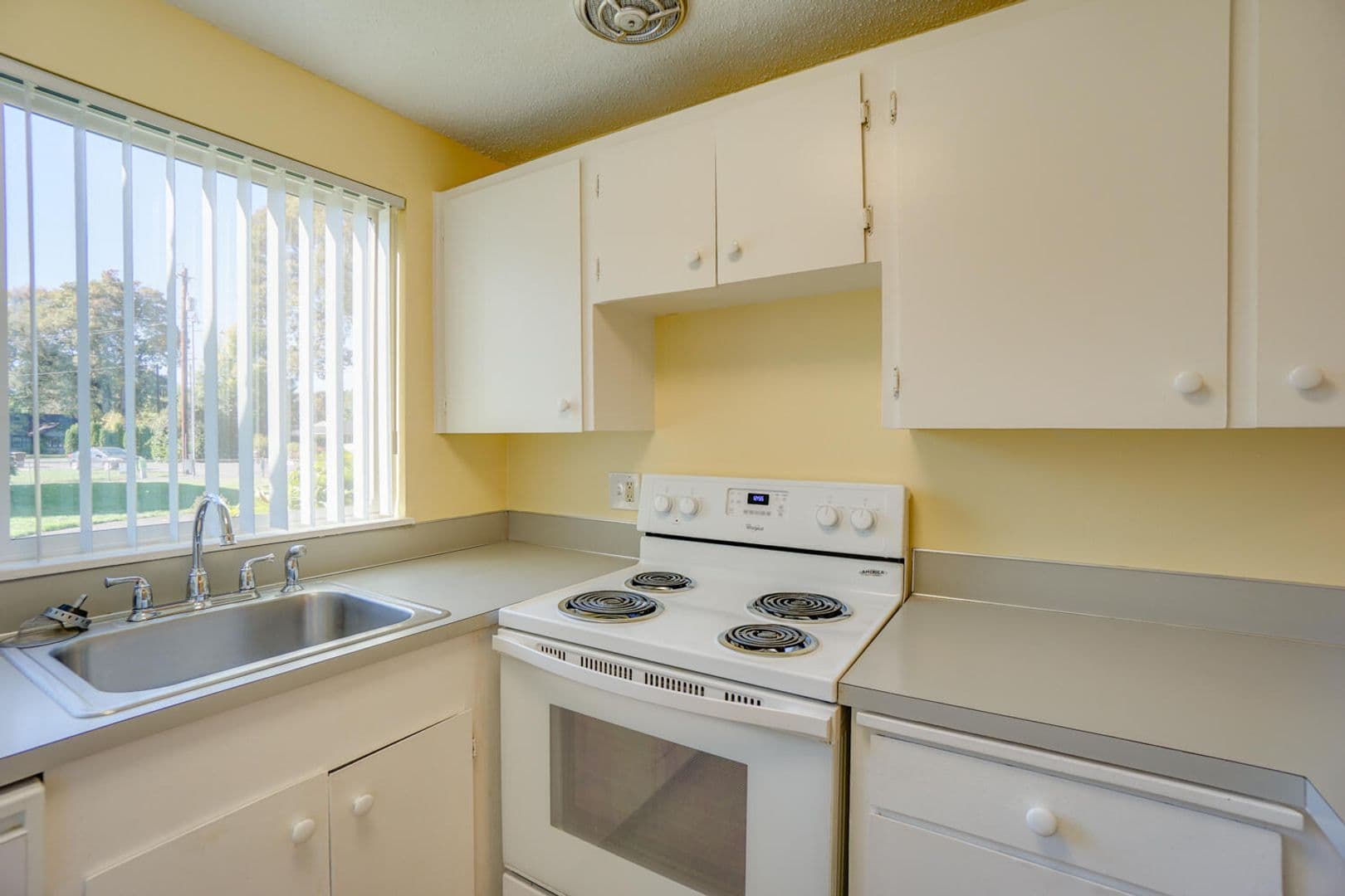 Fairview Apartment: 320 Lincoln Street