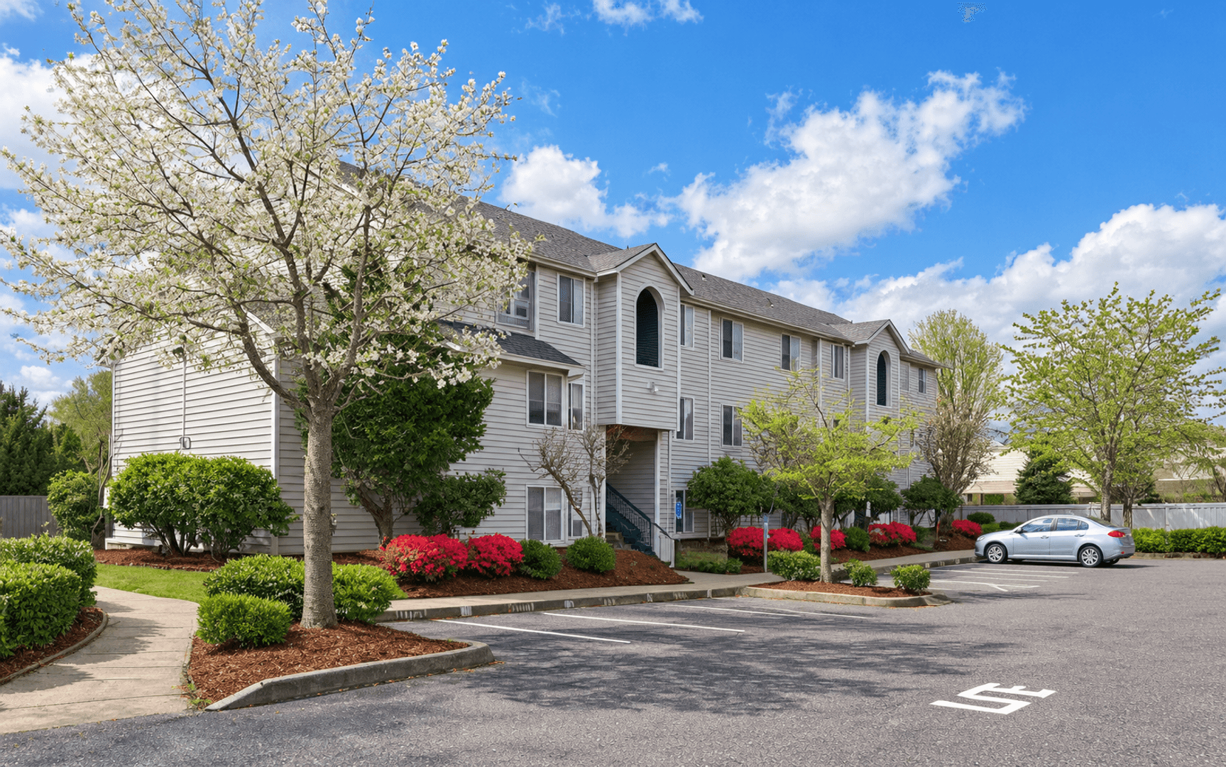 Estacada Apartment: 710 N Broadway St