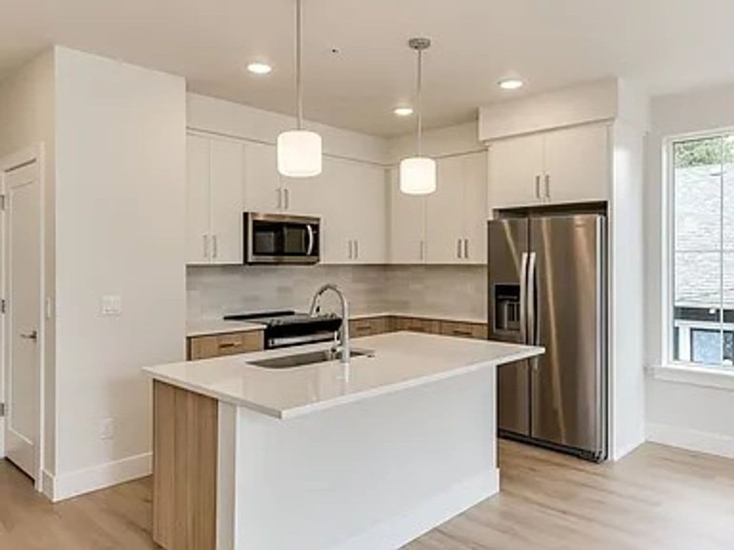 Portland Apartment: 4785 N. Albina Ave