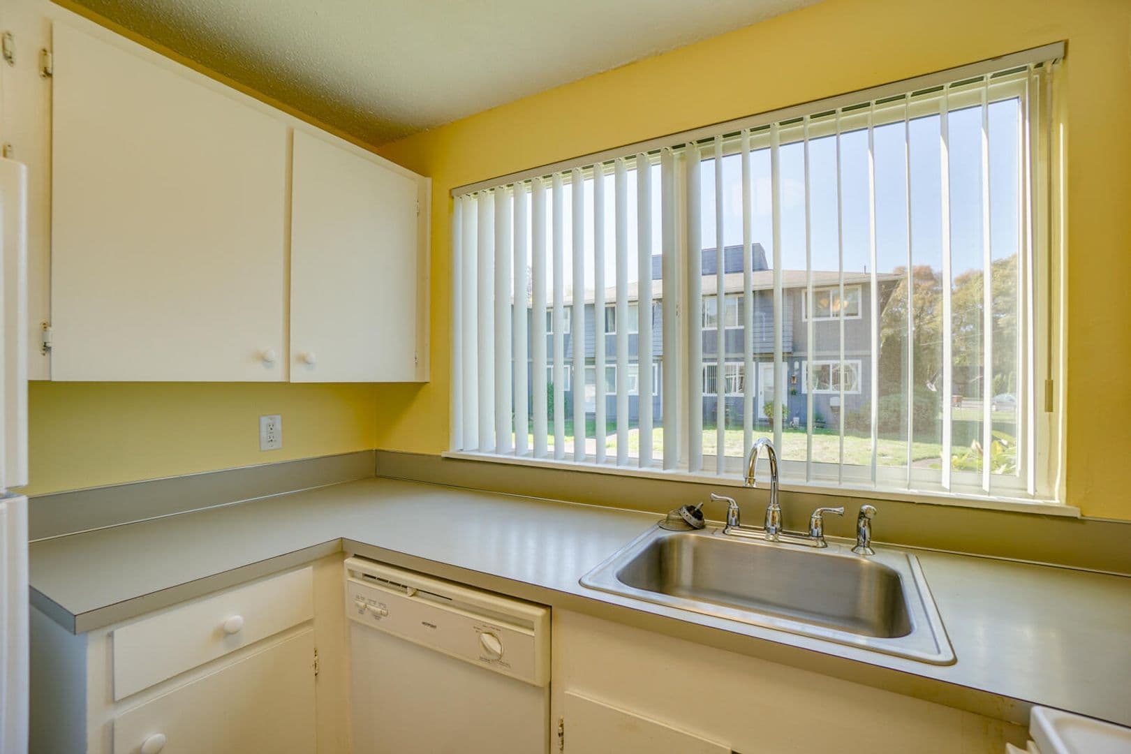 Fairview Apartment: 320 Lincoln Street