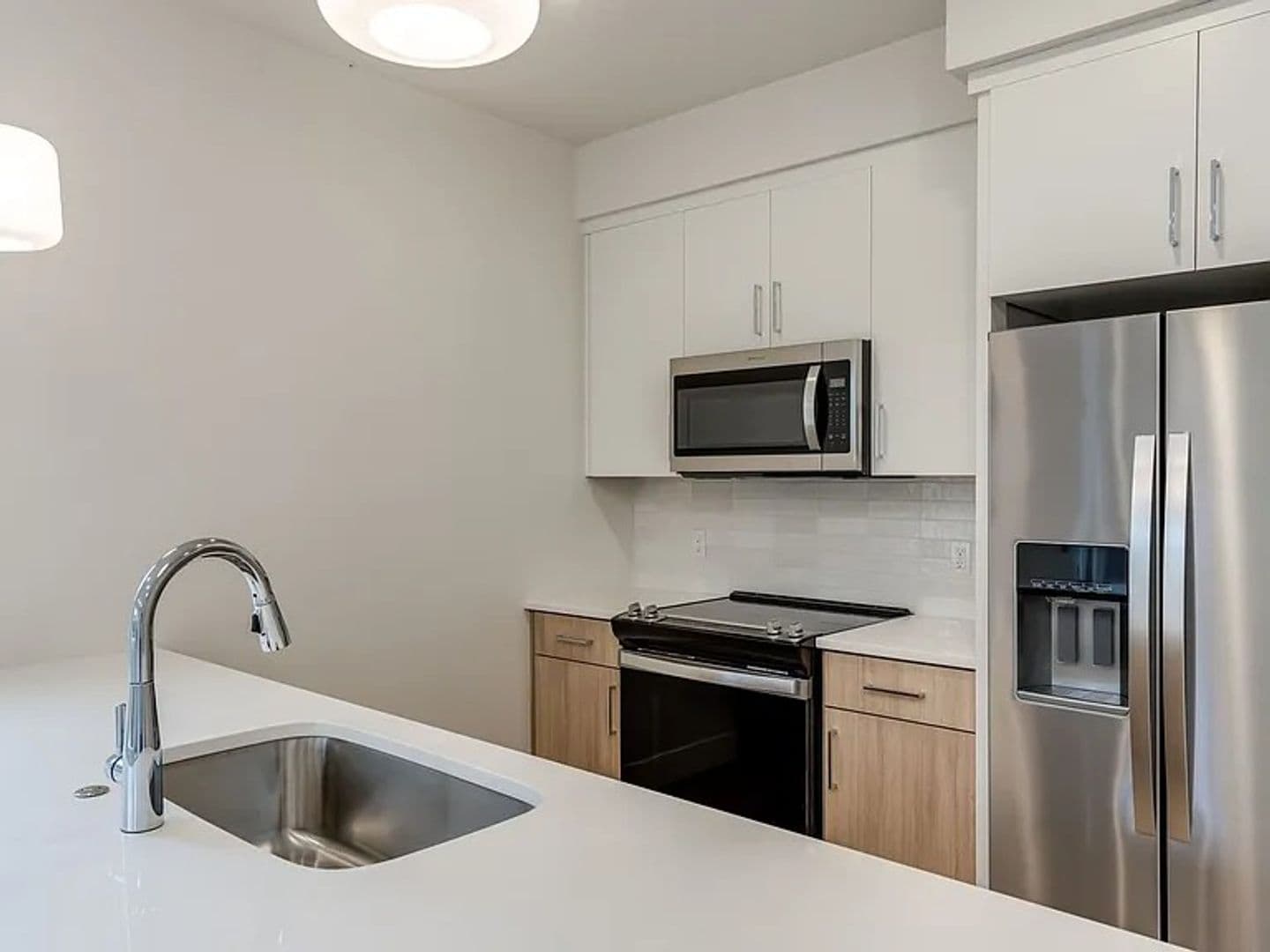 Portland Apartment: 4785 N. Albina Ave