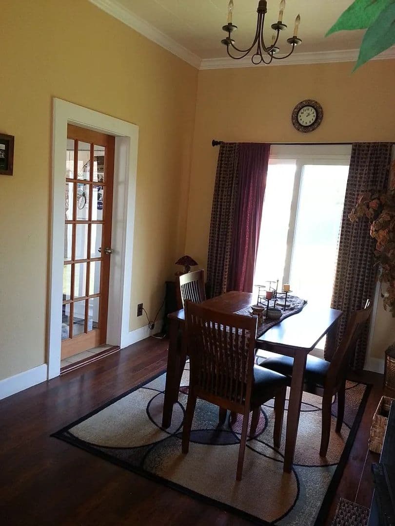 Stayton House: 1178 N 3rd Ave